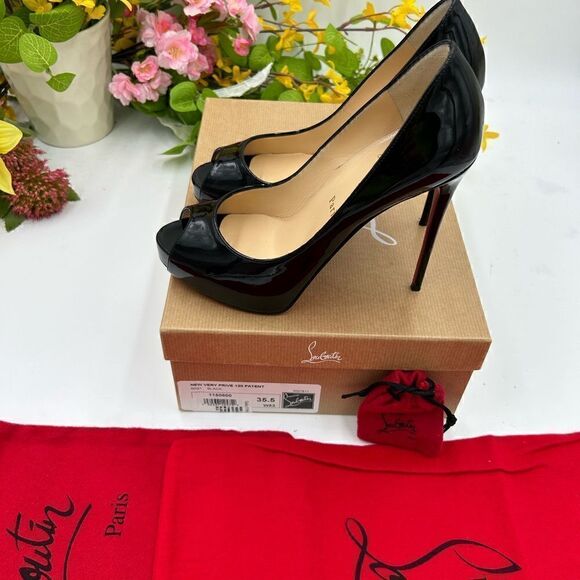 SOLD!!! Christian Louboutin new very Prive patent pumps size 35.5 made in Italy. - Picture 8 of 10